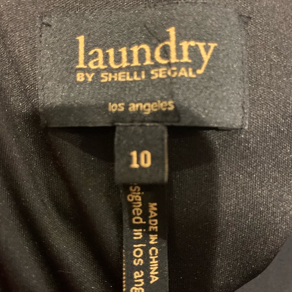 Elegant and sophisticated black dress - Picture 2 of 6